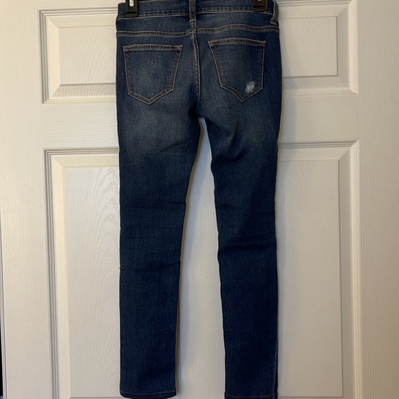 Sneak Peek 👖 - Picture 3 of 3